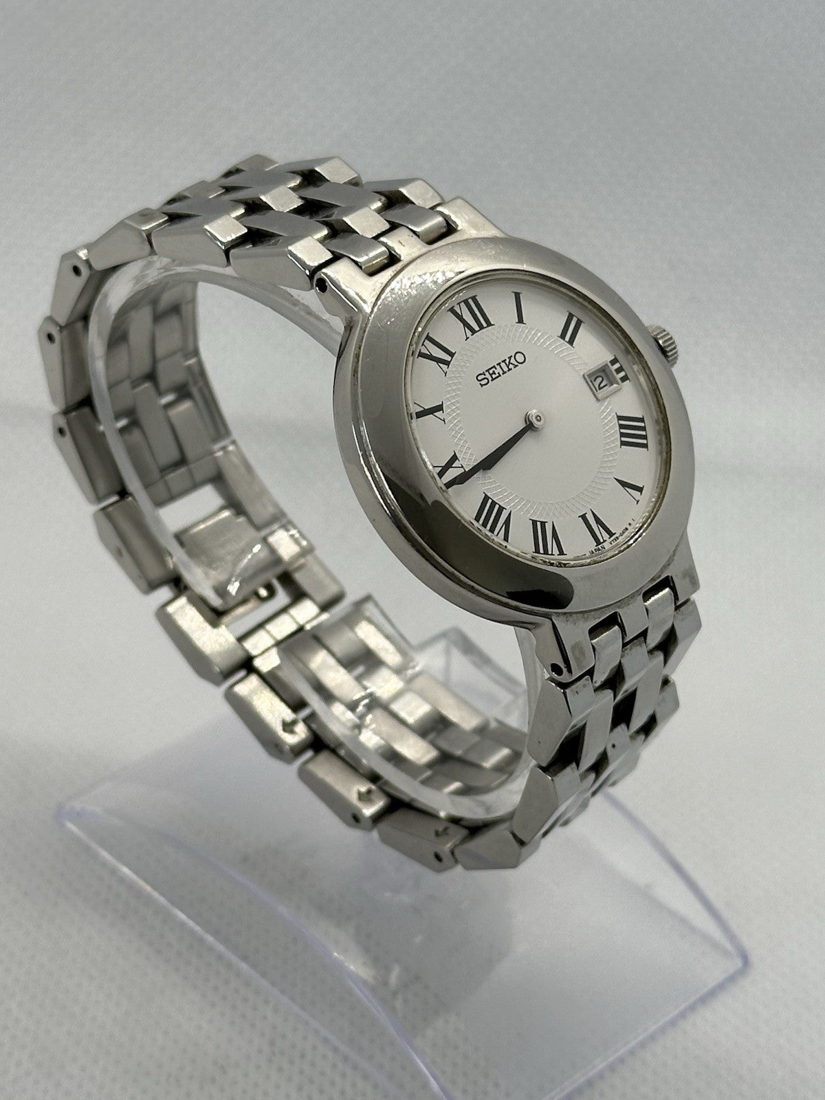 Vintage Seiko V739-0A40 Mens Date Watch, Roman Numerals Dial - Non-Working