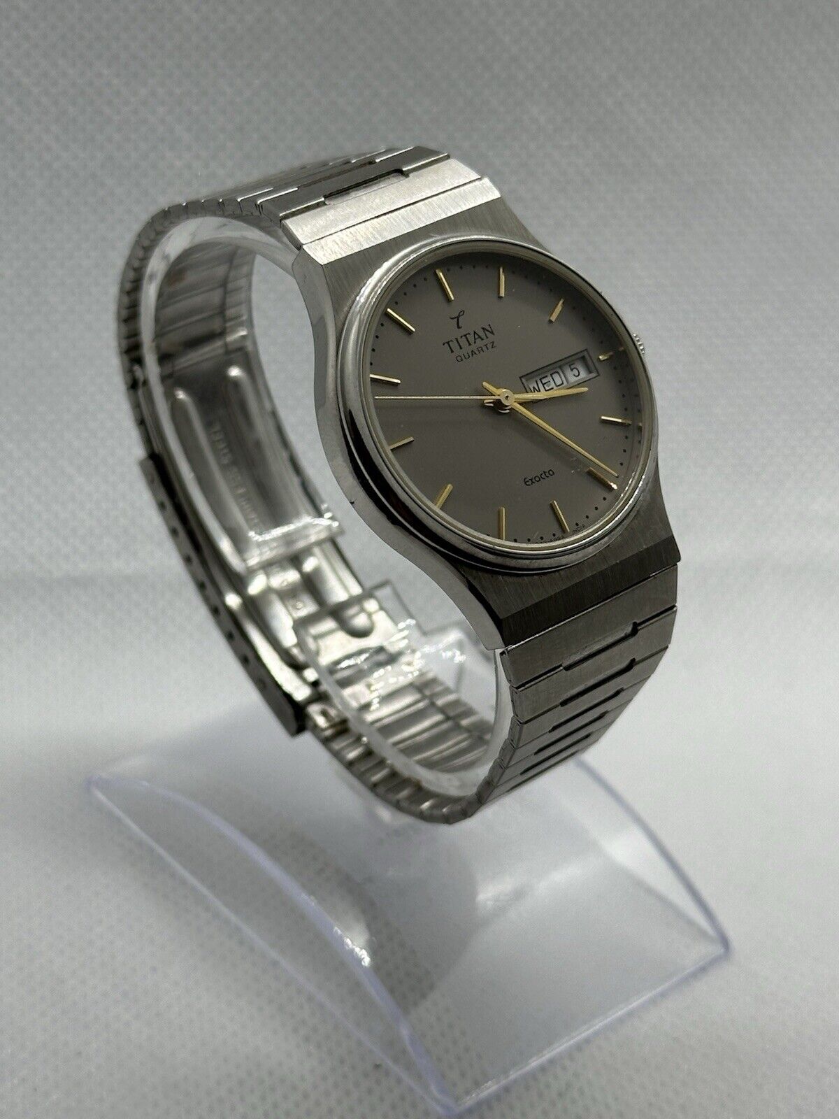 Vintage Titan Quartz Exacta Mens Bracelet Watch - Made in India - Running