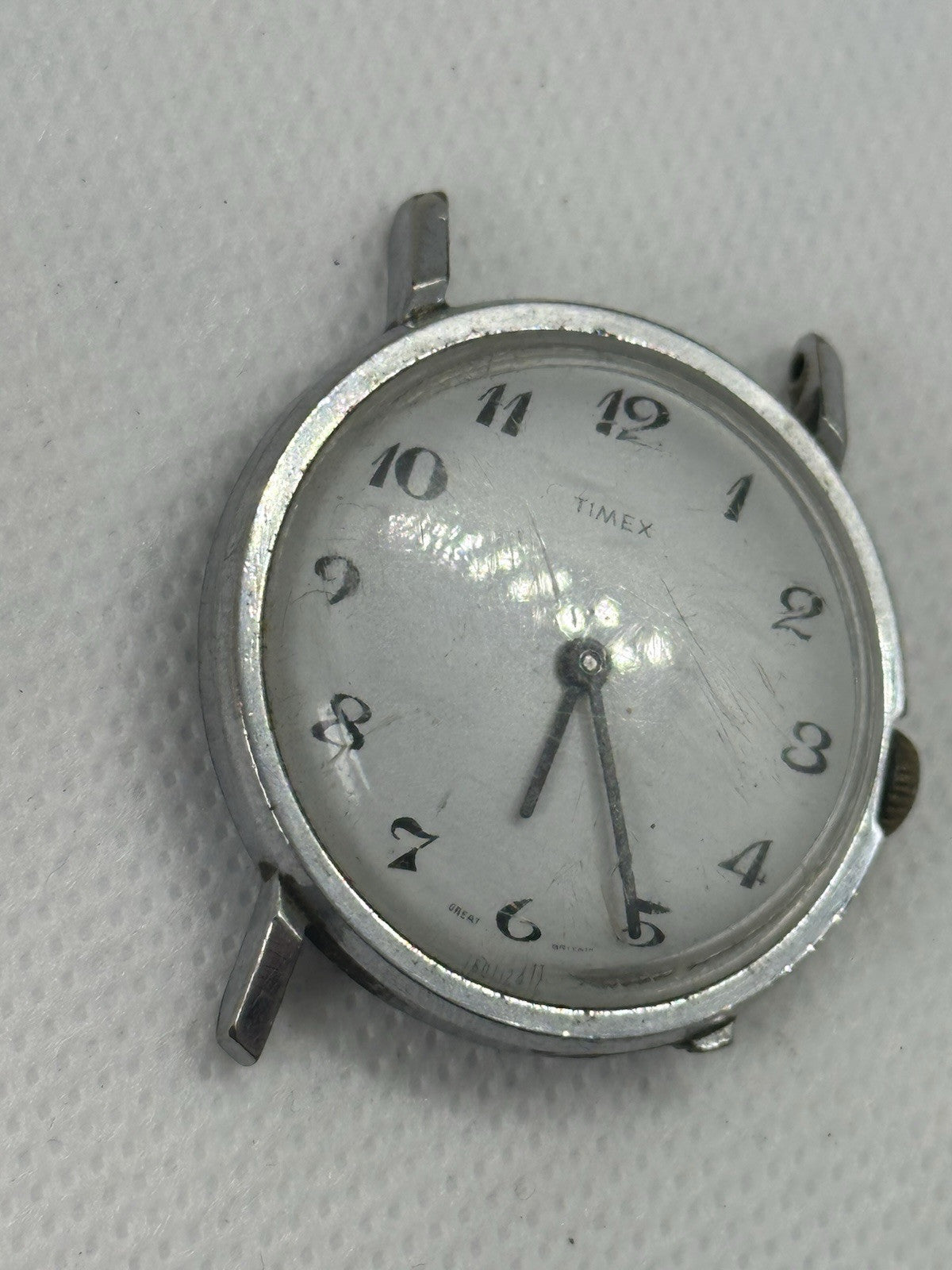 Vintage Timex Mens Watch, White Dial, Broken Lug - Running
